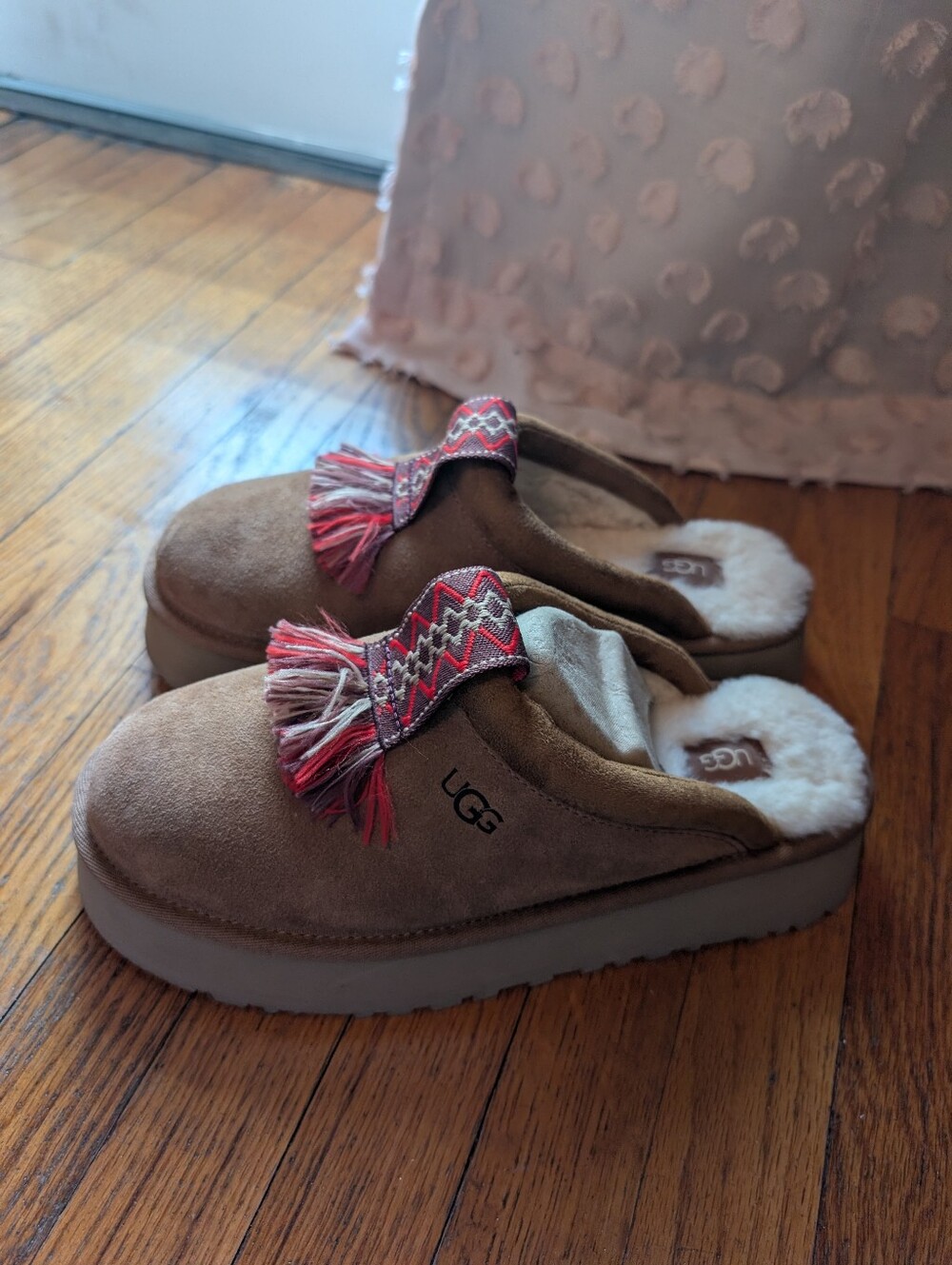 NWOT UGG Women's Tazzle Slippers Chestnut Suede Platform Tassel Mules Size 8 - Picture 2 of 7